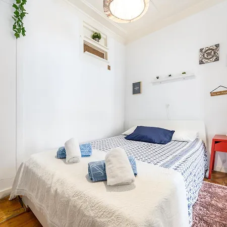 Crooked House Alfama Apartment *