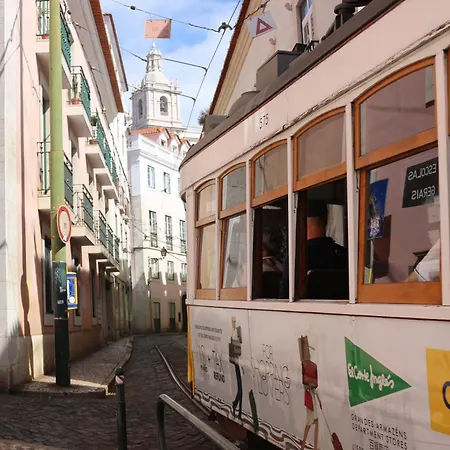 Crooked House Alfama *