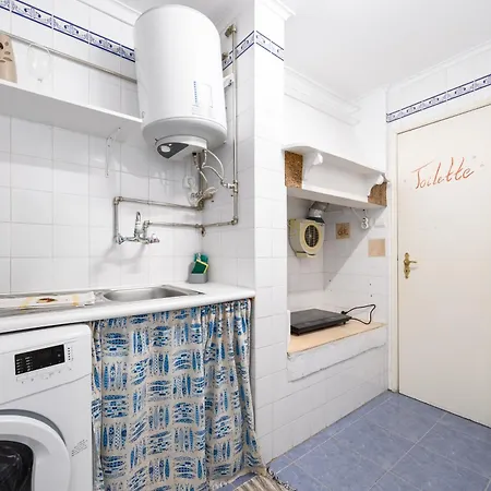 Crooked House Alfama Апартаменты Лиссабон