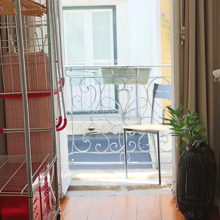 Crooked House Alfama Лиссабон