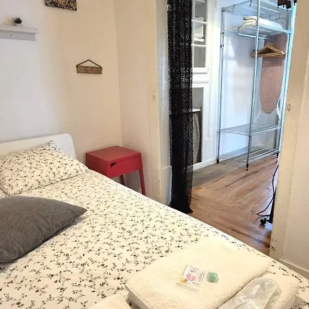 Crooked House Alfama Апартаменты Лиссабон
