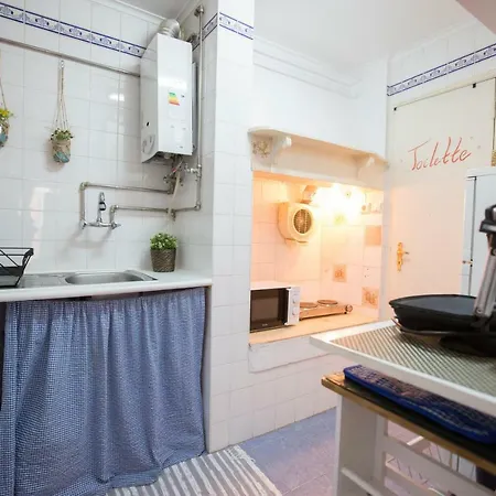 Crooked House Alfama Апартаменты Лиссабон