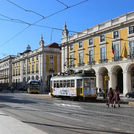 Crooked House Alfama *