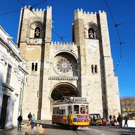 Crooked House Alfama